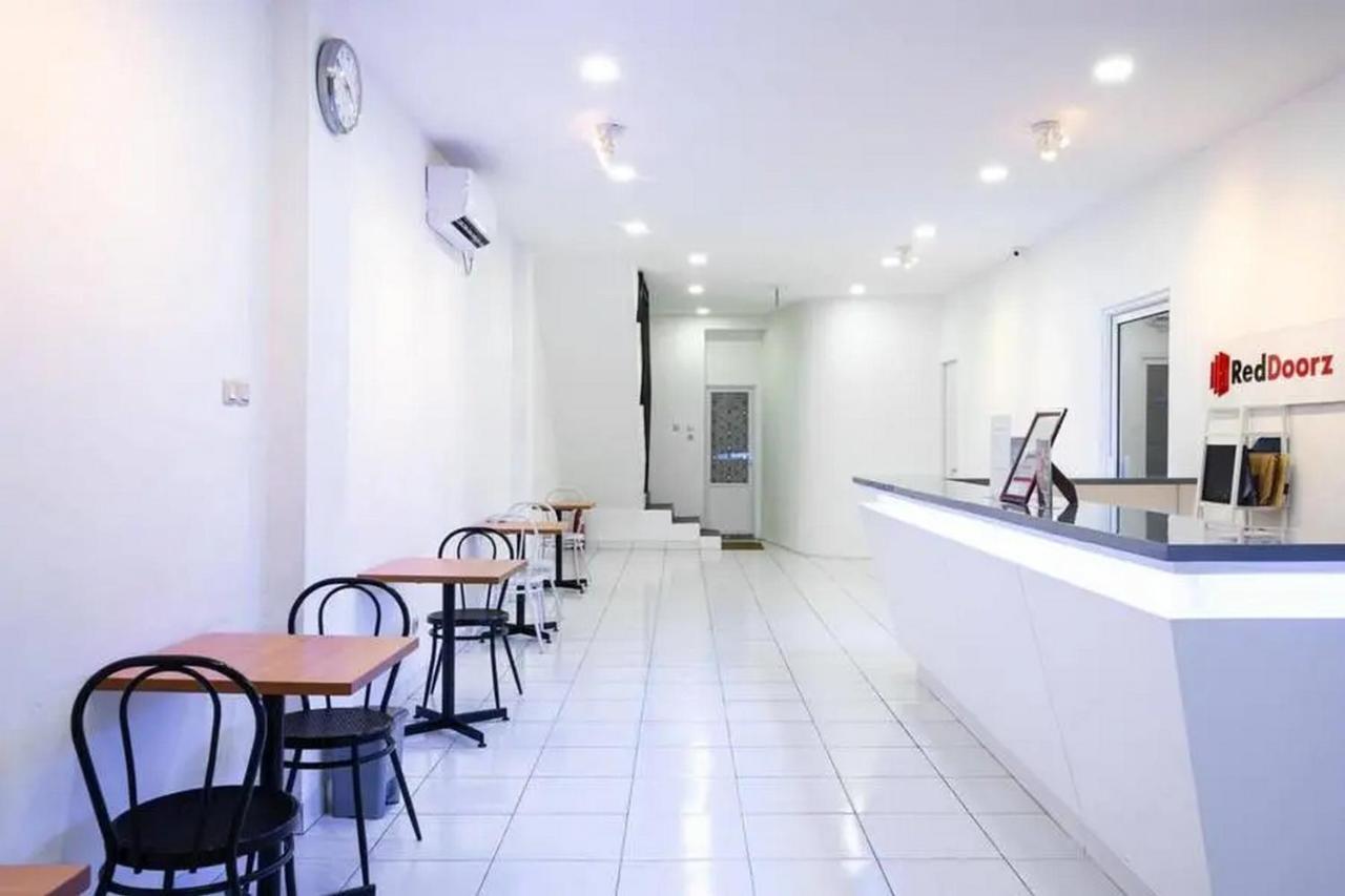 Reddoorz Hostel Near Taman Puring Jakarta Exterior photo