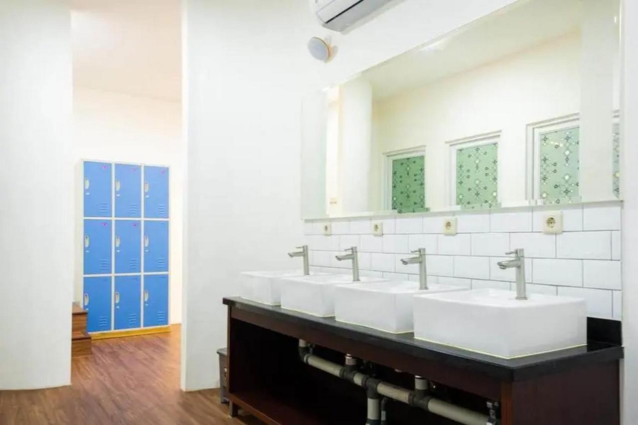 Reddoorz Hostel Near Taman Puring Jakarta Exterior photo