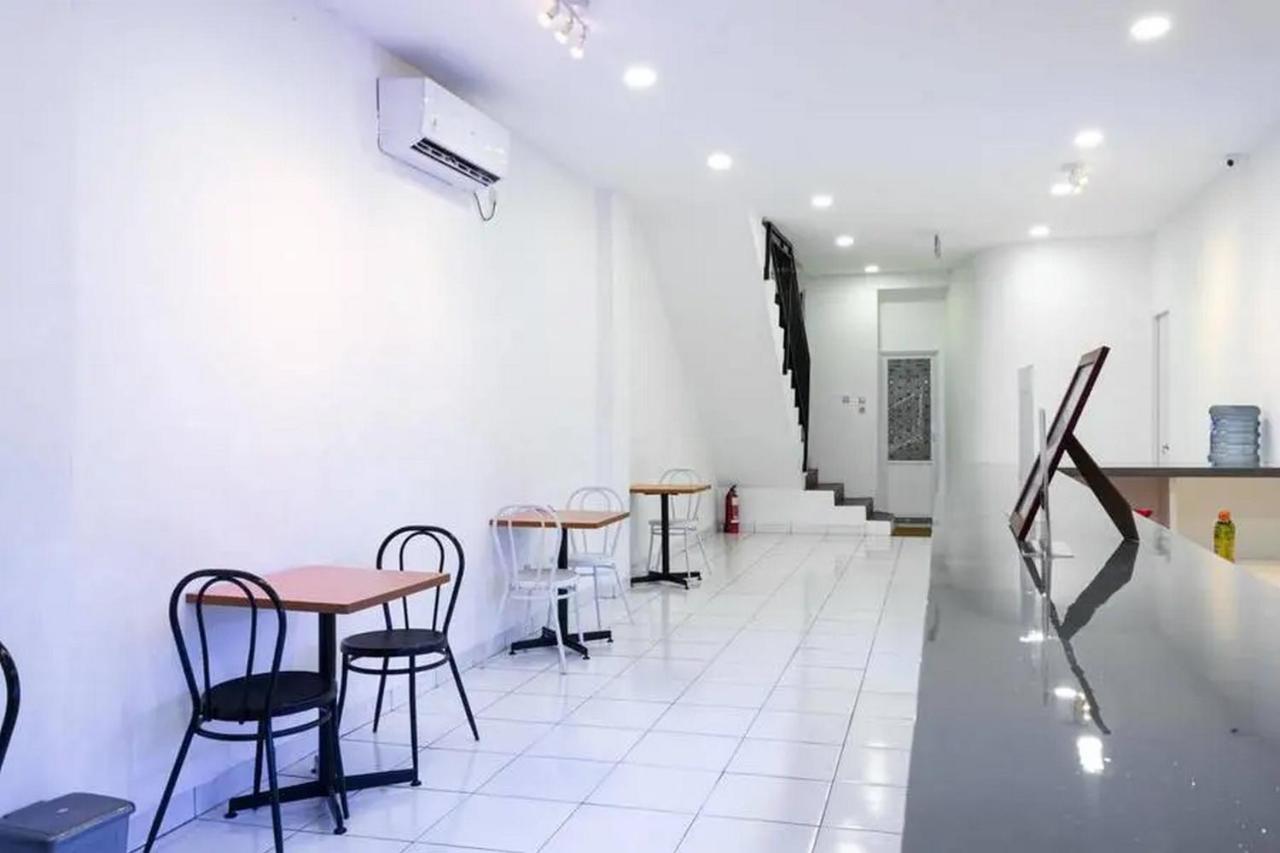 Reddoorz Hostel Near Taman Puring Jakarta Exterior photo